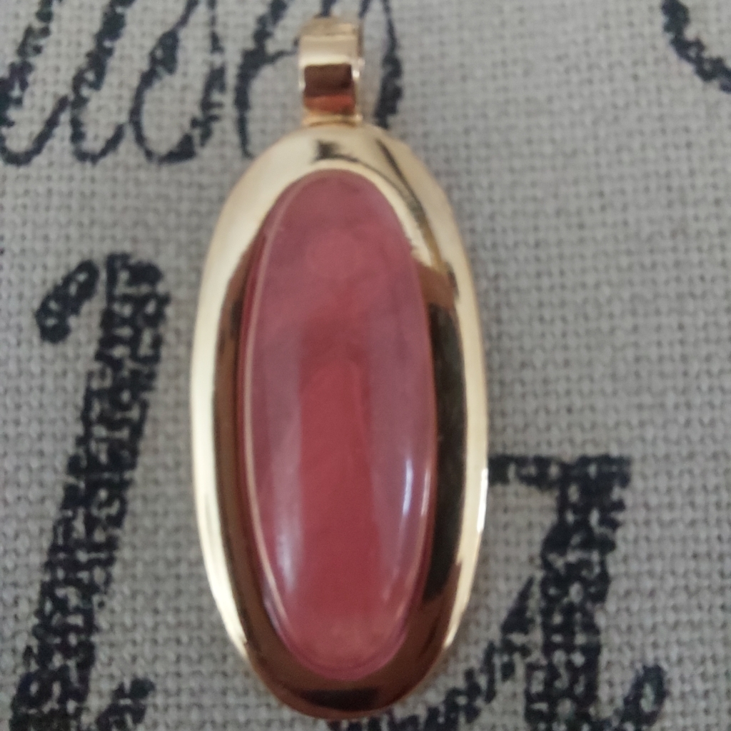 Roman Brand Vintage Gold Tone Salmon Pink Pendant - Resin Gorgeous Classic Lux 13$